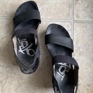 OTBT black Sandal size 7M
